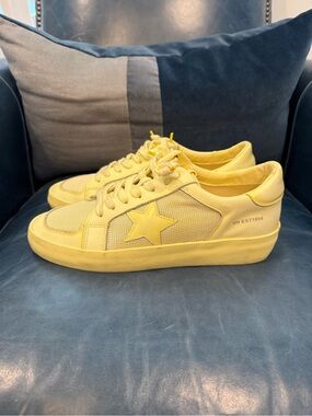 Vintage Havana Yellow Star Accent Sneakers - Size 8.5